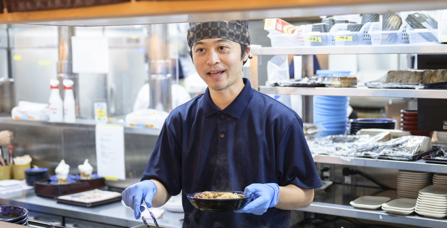 福岡の定番の味！丸天うどんをおすすめする奈良岡さん